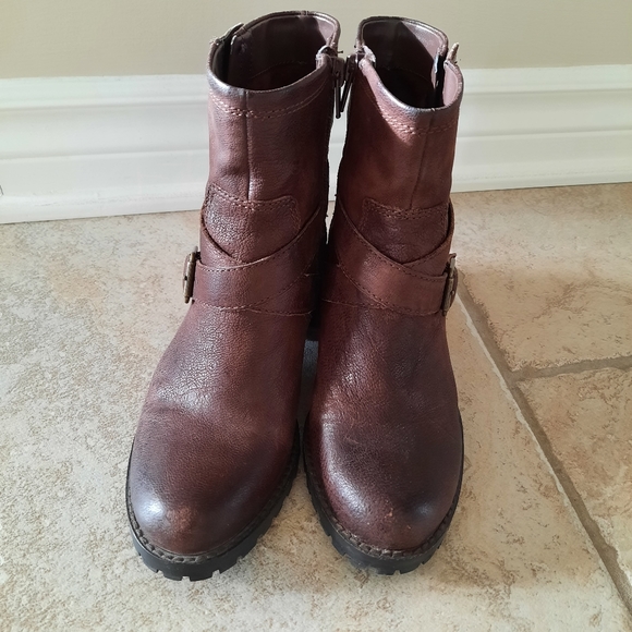 Lord and Taylor Brown Leather Ankle Boots - Picture 2 of 7